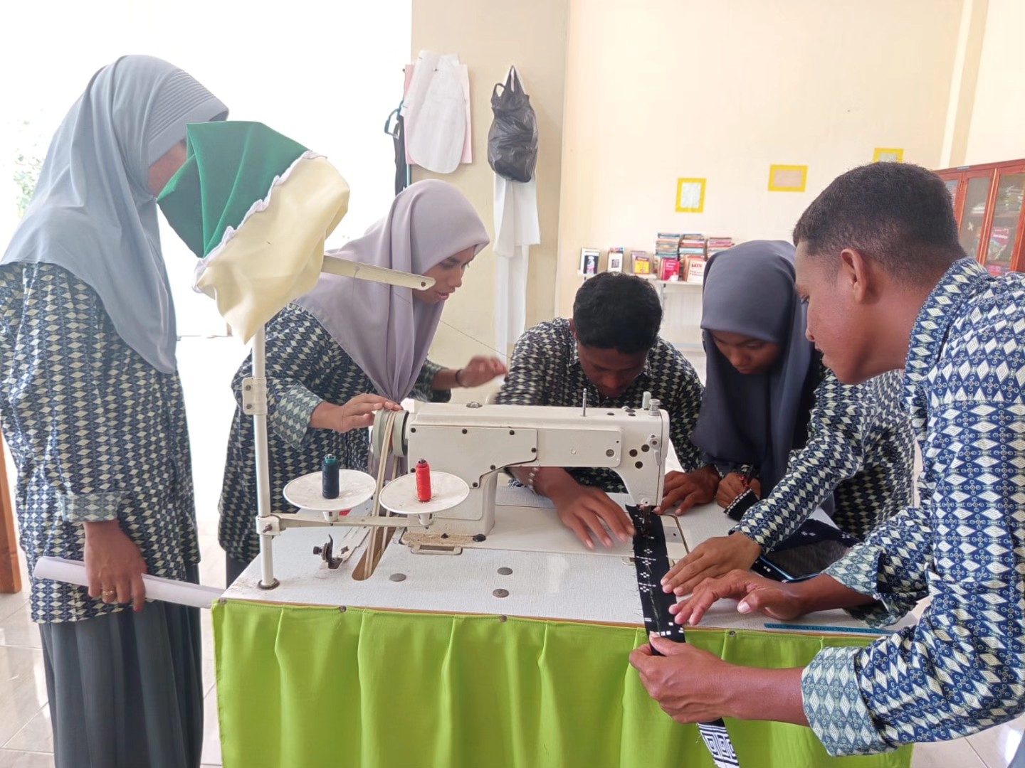 Keterampilan Menjahit Siswa Siswi